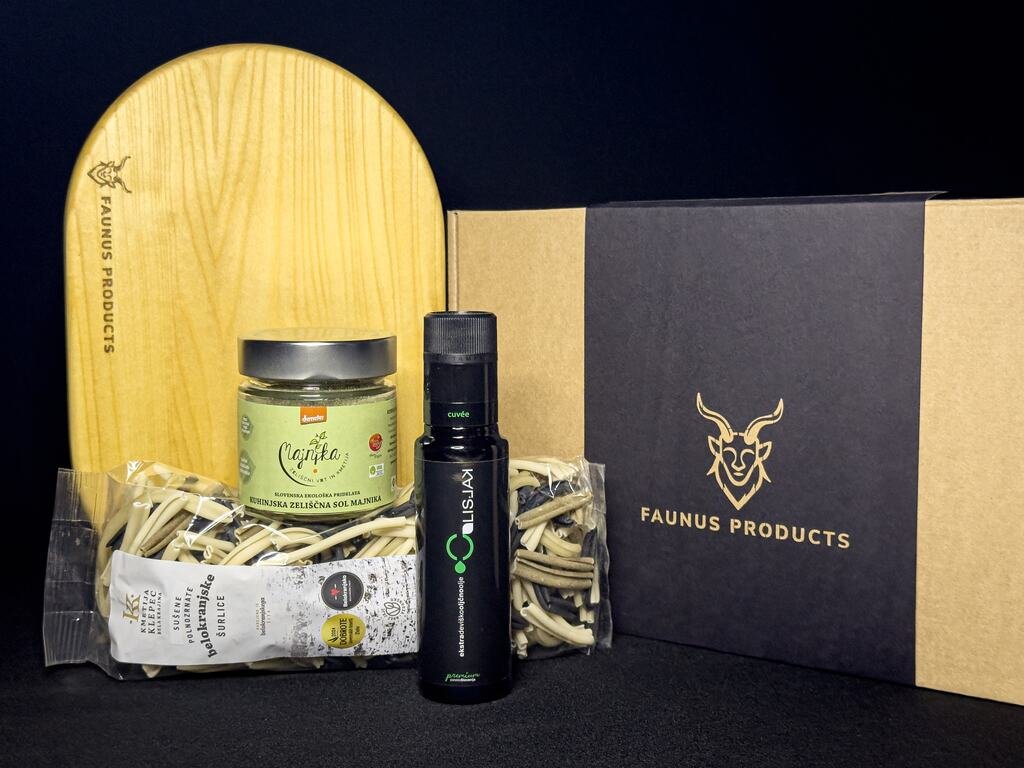 Paket Oljka z desko Alpska klasika – ovalna: testenine, zeliščna sol in oljčno olje